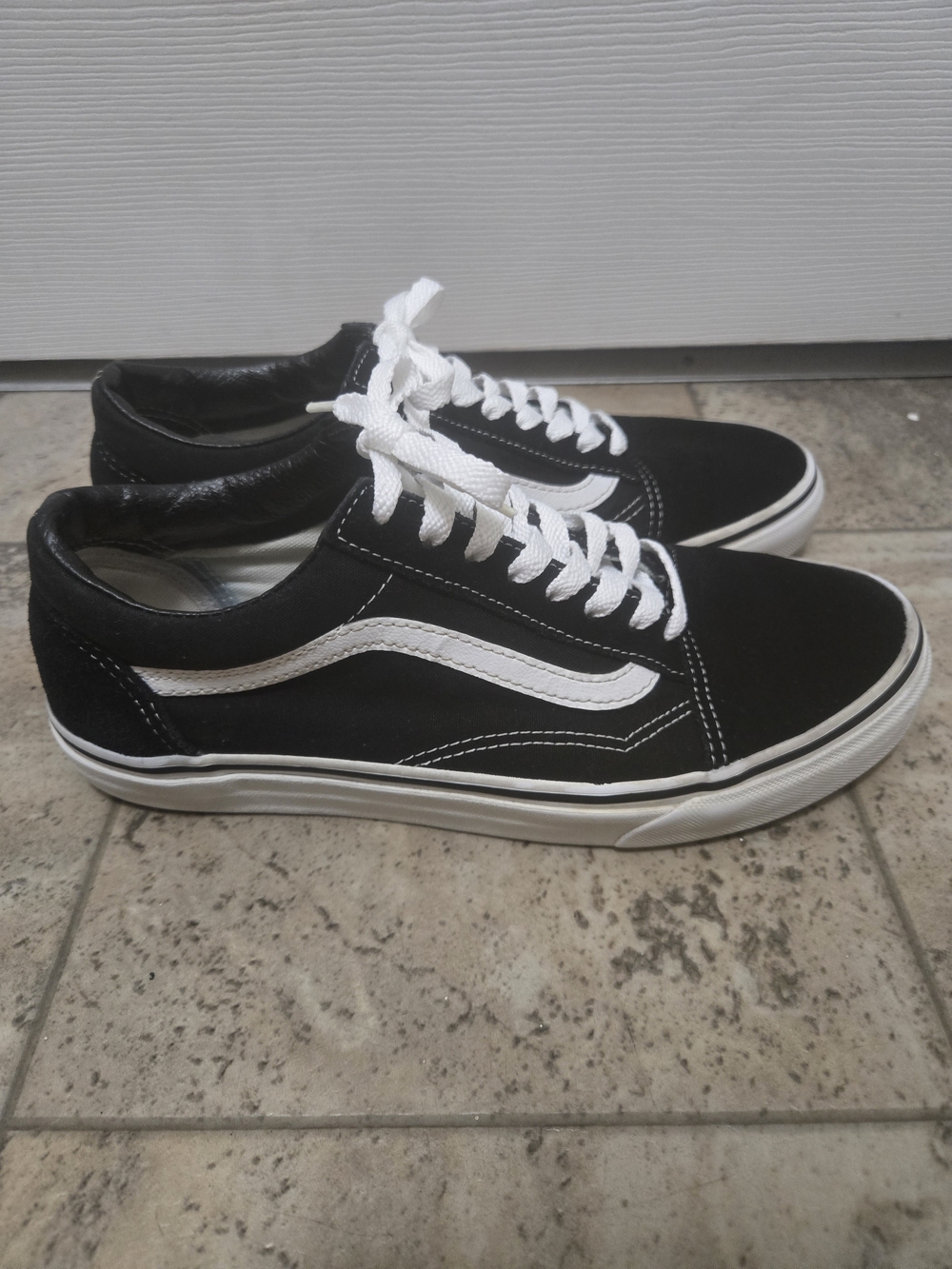 Vans Old Skool Low-Top Skate Shoes in Black/White- Men's Sz 8.5/ Wonen's Sz 10